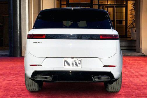 2026 Land Rover Range Rover Sport SE