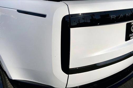 2026 Land Rover Range Rover P400 SE