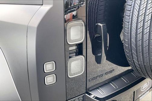 Narvik Black 2026 Land Rover Defender P635 OCTA