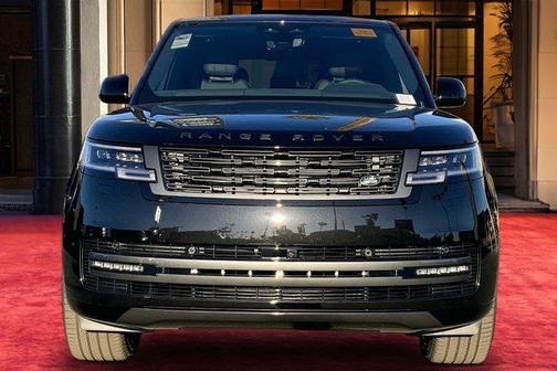 2026 Land Rover Range Rover P550e SE