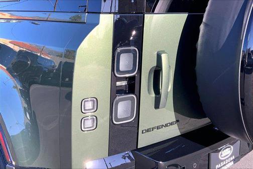 2026 Land Rover Defender P400 X-Dynamic SE