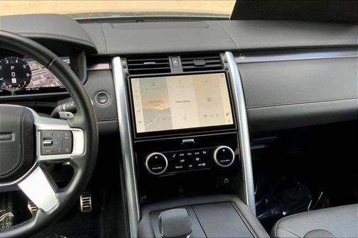 2024 Land Rover Discovery P360 Metropolitan Edition