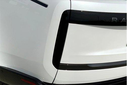 2025 Land Rover Range Rover P550e SE