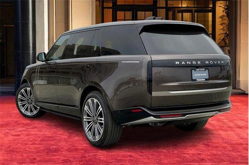 2025 Land Rover Range Rover P530 SE 7 Seat