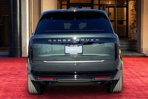2026 Land Rover Range Rover P550e SE