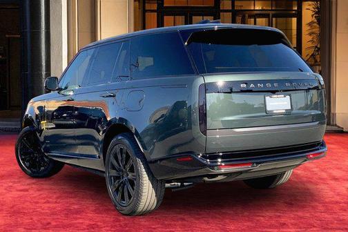 2026 Land Rover Range Rover P550e SE