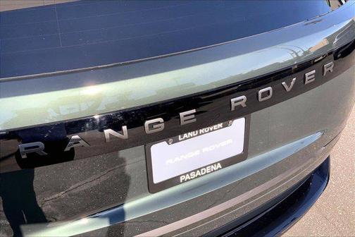 2026 Land Rover Range Rover P550e SE