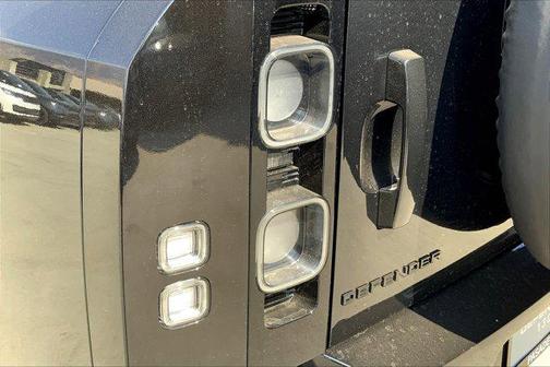 2025 Land Rover Defender V8