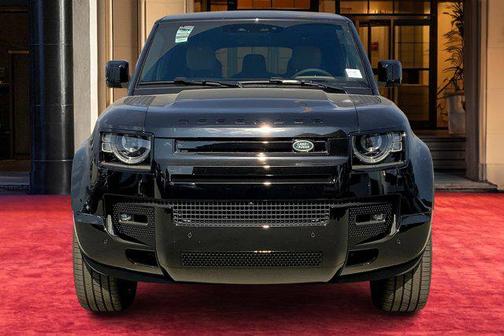 2025 Land Rover Defender V8