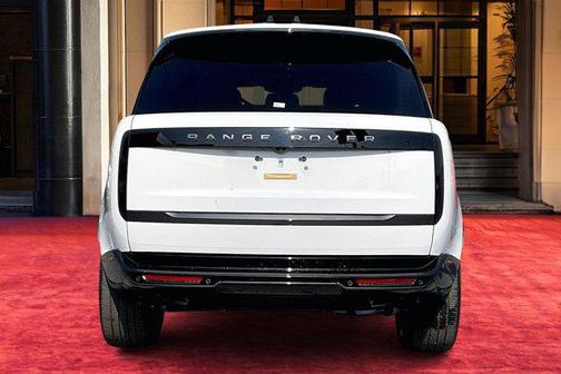 1aa/White 2026 Land Rover Range Rover P400 SE 7 Seat