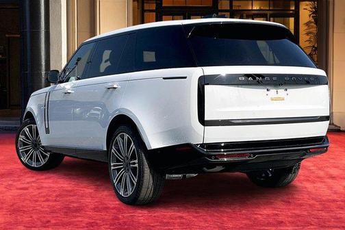 1aa/White 2026 Land Rover Range Rover P400 SE 7 Seat