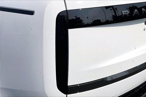 1aa/White 2026 Land Rover Range Rover P400 SE 7 Seat