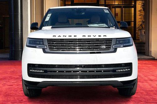 1aa/White 2026 Land Rover Range Rover P400 SE 7 Seat