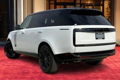 2025 Land Rover Range Rover P400 SE 7 Seat
