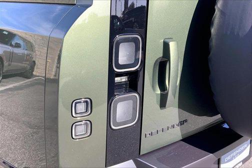 2026 Land Rover Defender P400 X-Dynamic SE