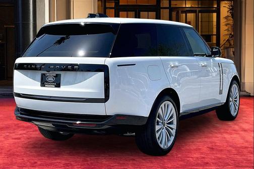 Fuji White 2026 Land Rover Range Rover P400 SE