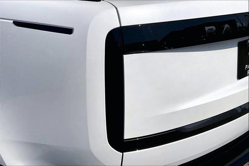 Ostuni Pearl White Premium Metallic 2026 Land Rover Range Rover P400 SE