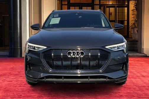 2019 Audi e-tron Premium Plus