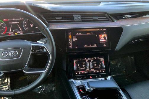 2019 Audi e-tron Premium Plus