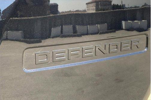 2025 Land Rover Defender 110 V8