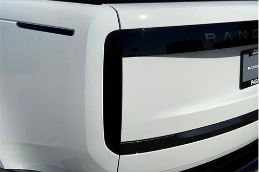2025 Land Rover Range Rover P400 SE 7 Seat