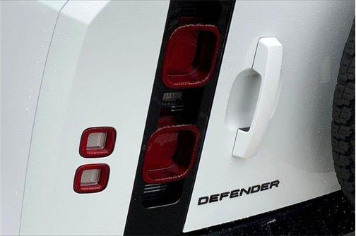 2025 Land Rover Defender 110 P400 X-Dynamic SE
