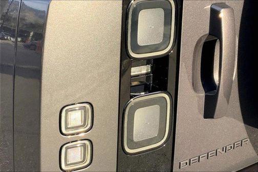 2026 Land Rover Defender P400 X-Dynamic SE