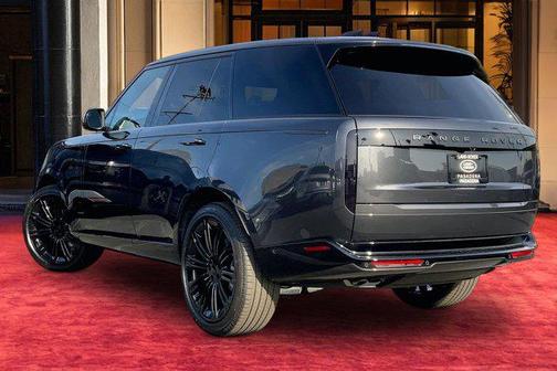 2026 Land Rover Range Rover P530 SE