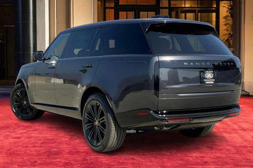 2025 Land Rover Range Rover P530 SE 7 Seat