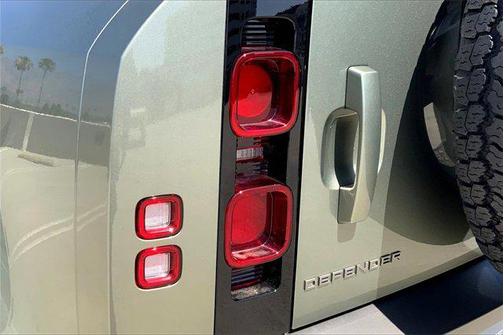 2025 Land Rover Defender 110 P400 X-Dynamic SE