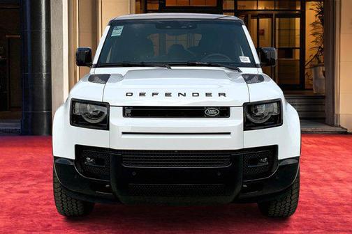 2025 Land Rover Defender 110 P400 X-Dynamic SE