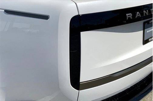 2025 Land Rover Range Rover P400 SE 7 Seat
