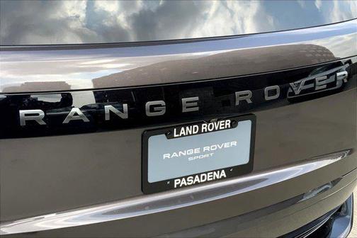 2025 Land Rover Range Rover P400 SE