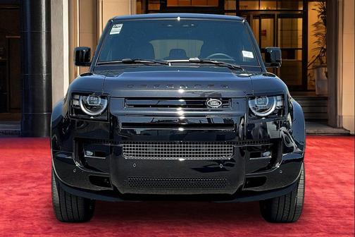 Santorini Black Metallic 2026 Land Rover Defender P500 X-Dynamic SE