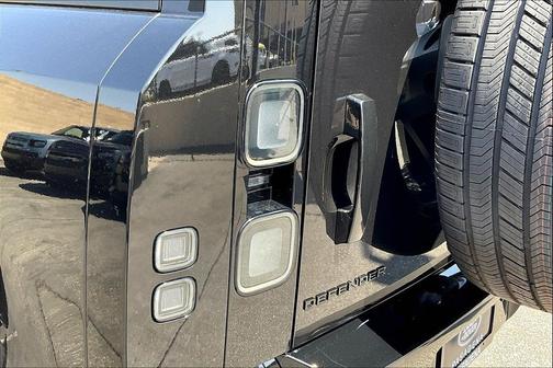 Santorini Black Metallic 2026 Land Rover Defender P500 X-Dynamic SE