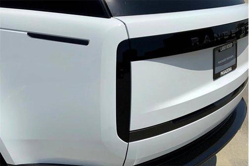 2025 Land Rover Range Rover P550e SE