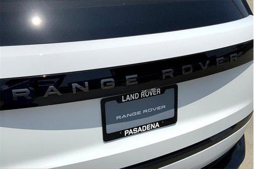 2025 Land Rover Range Rover P550e SE