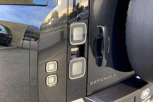 2026 Land Rover Defender P400 X-Dynamic SE