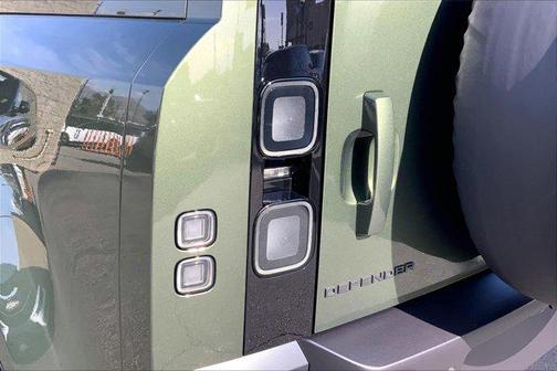 2026 Land Rover Defender P500 X-Dynamic SE