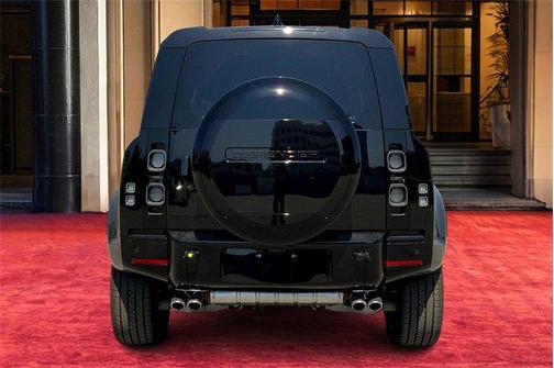 2025 Land Rover Defender 110 V8