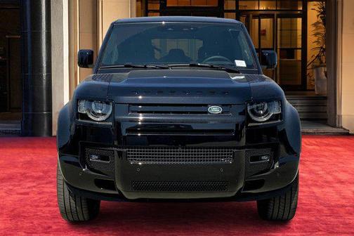 2025 Land Rover Defender 110 V8