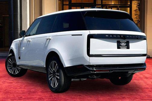 1aa/White 2026 Land Rover Range Rover P530 SE 7 Seat