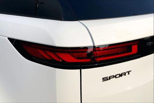 Fuji White 2026 Land Rover Range Rover Sport SE