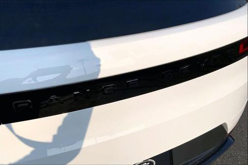 Fuji White 2026 Land Rover Range Rover Sport SE