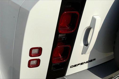 2025 Land Rover Defender 110 P300