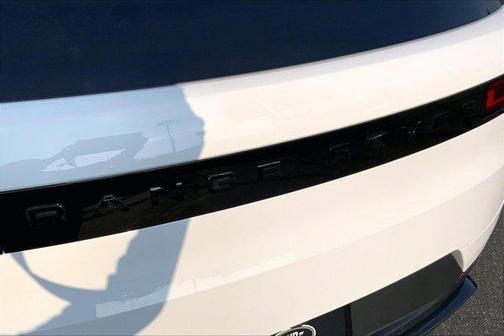 1aa/White 2026 Land Rover Range Rover Sport SE