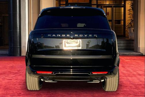 Santorini Black 2026 Land Rover Range Rover P400 SE