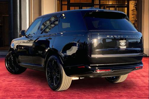 Santorini Black 2026 Land Rover Range Rover P400 SE