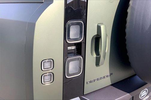 2026 Land Rover Defender P400 X-Dynamic SE