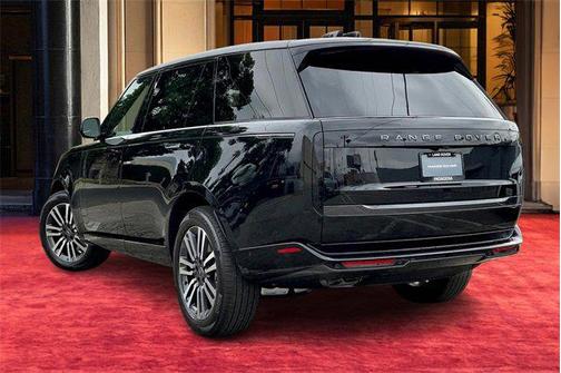2025 Land Rover Range Rover P530 SE 7 Seat
